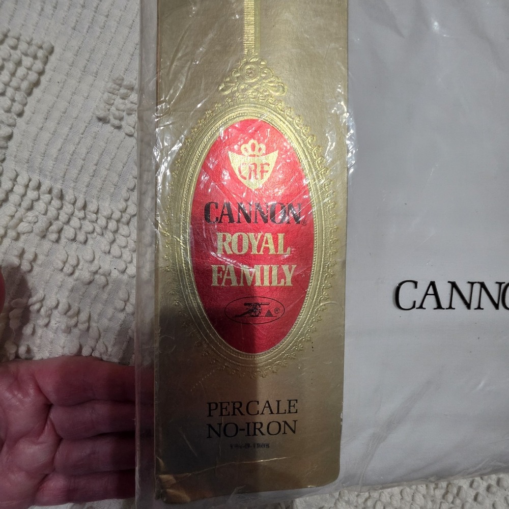 Cannon Royal Family - Full Fitted Sheet - No-Iron Percale - The Stay Fresh Sheet - Picture 4 of 4